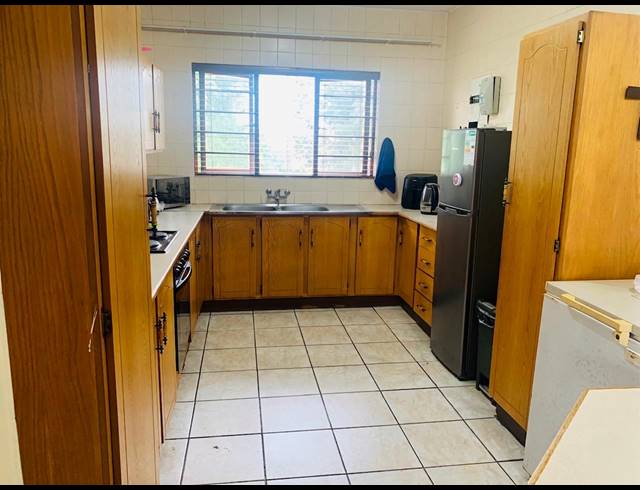 2 BEDROOM FLAT FOR SALE IN VANDERBIJLPARK SE 2